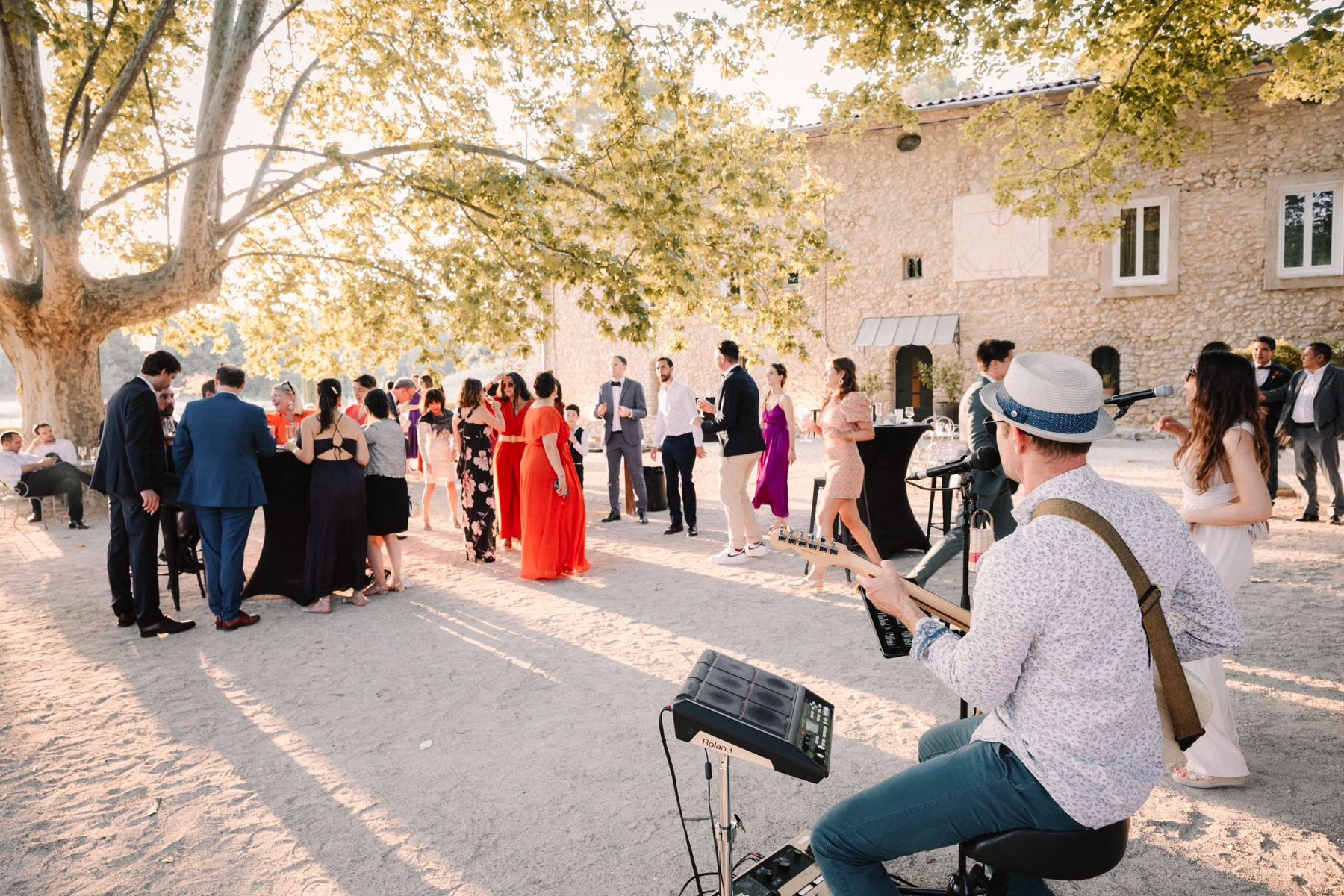 DJ et musique live pendant un mariage